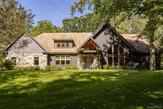 13 Apple Summit Lane, Lagrangeville, NY 12540