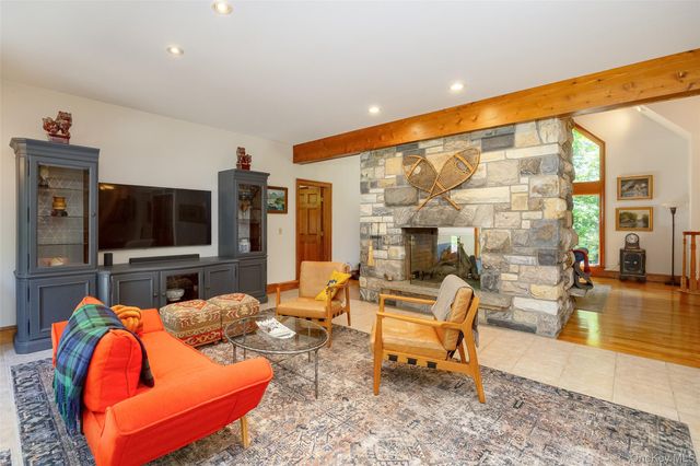 13 Apple Summit Lane, Lagrangeville, NY 12540