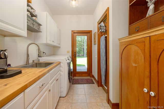 13 Apple Summit Lane, Lagrangeville, NY 12540