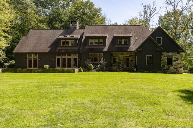 13 Apple Summit Lane, Lagrangeville, NY 12540