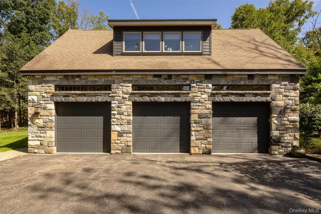 13 Apple Summit Lane, Lagrangeville, NY 12540