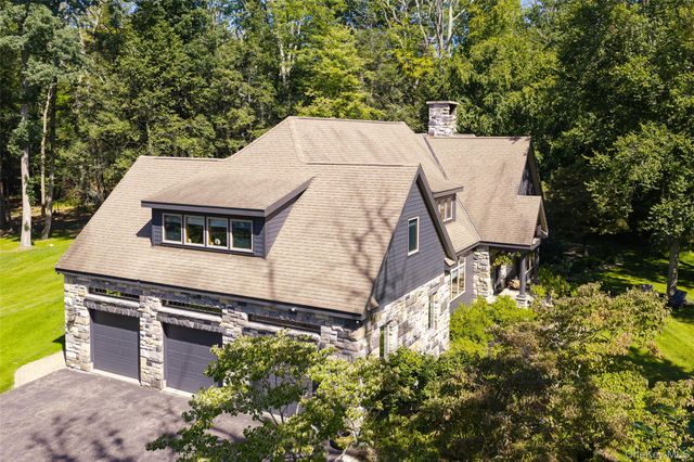 13 Apple Summit Lane, Lagrangeville, NY 12540
