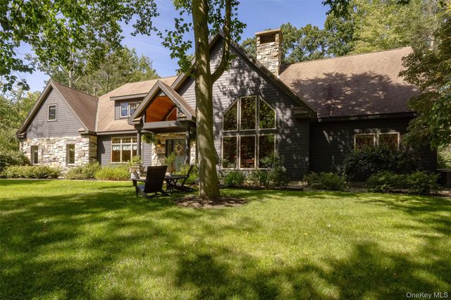 13 Apple Summit Lane, Lagrangeville, NY 12540