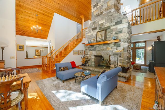 13 Apple Summit Lane, Lagrangeville, NY 12540