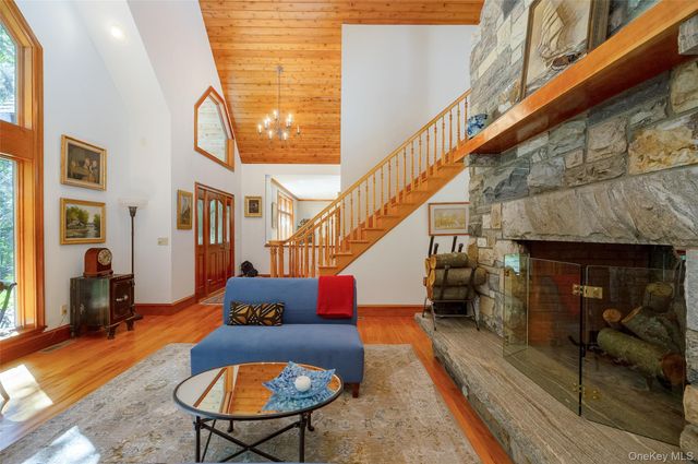 13 Apple Summit Lane, Lagrangeville, NY 12540