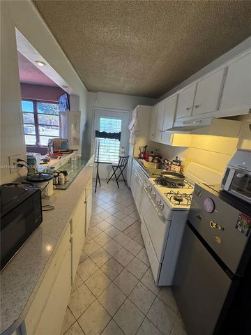 20320 NE 2nd Ave 7, Miami Gardens, FL 33179