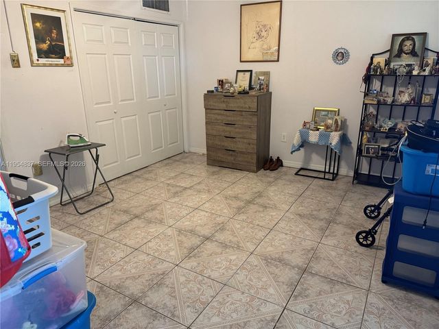 20320 NE 2nd Ave 7, Miami Gardens, FL 33179