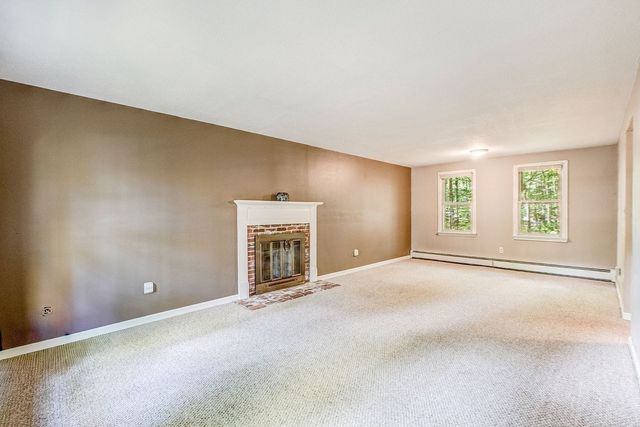 46 Country Road, Lunenburg, MA 01462