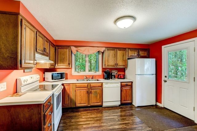46 Country Road, Lunenburg, MA 01462