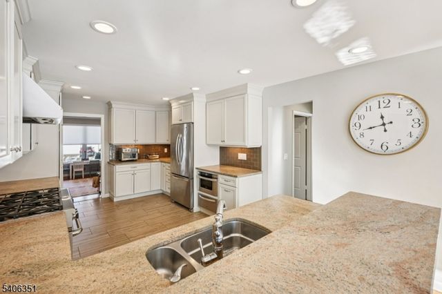 47 Chicopee Dr, Wayne Twp., NJ 07470