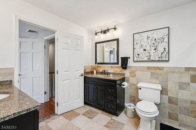 47 Chicopee Dr, Wayne Twp., NJ 07470