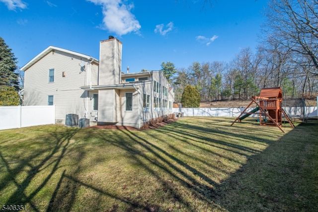 47 Chicopee Dr, Wayne Twp., NJ 07470