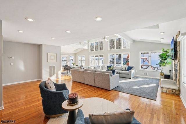 47 Chicopee Dr, Wayne Twp., NJ 07470