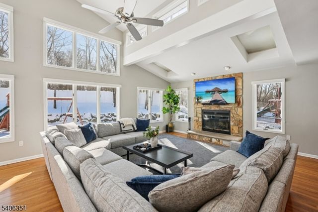 47 Chicopee Dr, Wayne Twp., NJ 07470