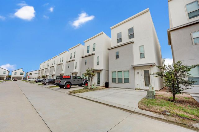 18732 Centro Main Street, Shenandoah, TX 77385