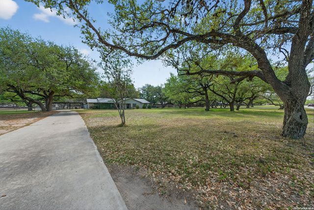 100 Crestline, Pleasanton, TX 78064