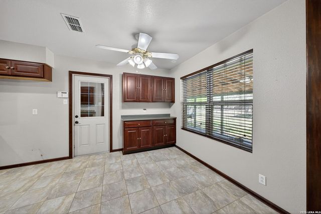 100 Crestline, Pleasanton, TX 78064