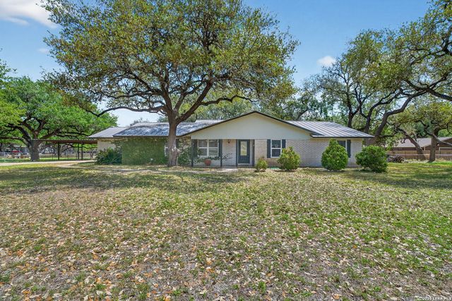 100 Crestline, Pleasanton, TX 78064