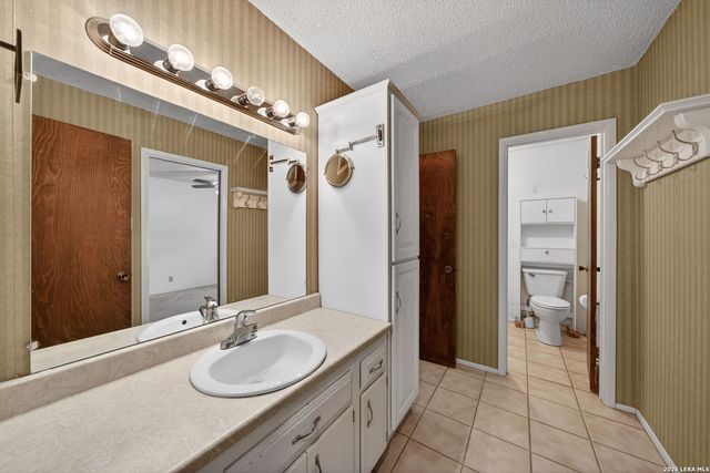 100 Crestline, Pleasanton, TX 78064