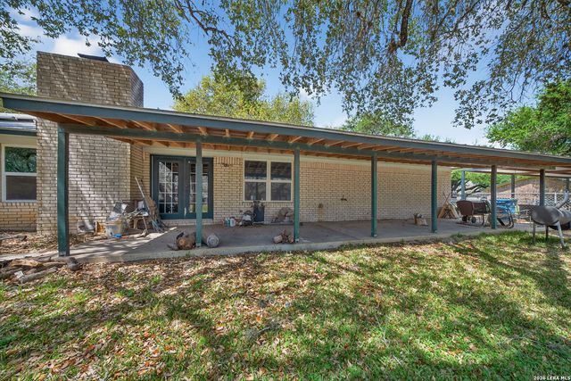 100 Crestline, Pleasanton, TX 78064