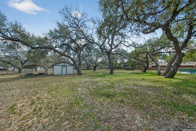 100 Crestline, Pleasanton, TX 78064