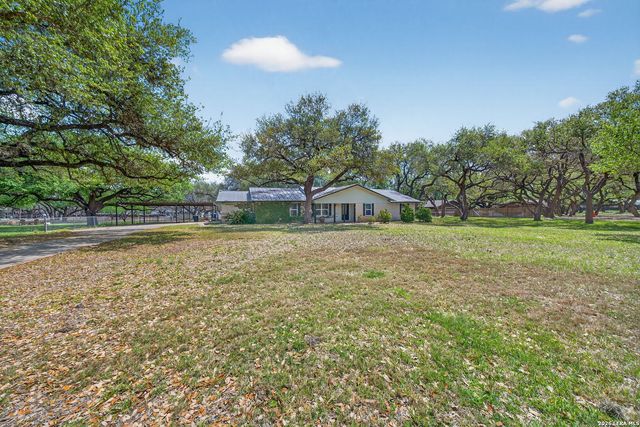 100 Crestline, Pleasanton, TX 78064