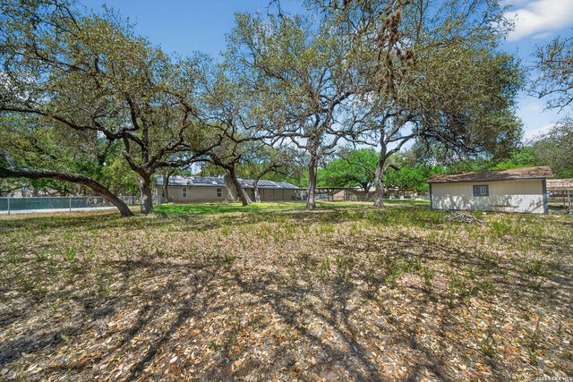 100 Crestline, Pleasanton, TX 78064