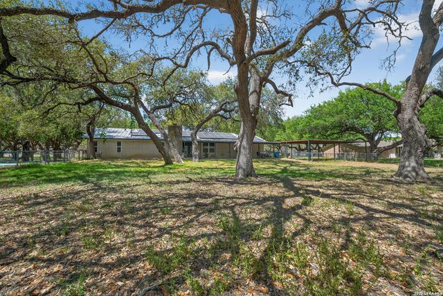 100 Crestline, Pleasanton, TX 78064