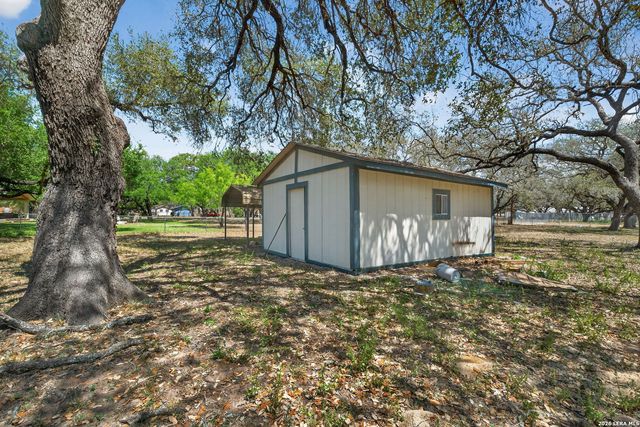 100 Crestline, Pleasanton, TX 78064