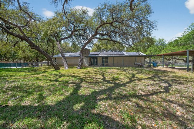 100 Crestline, Pleasanton, TX 78064