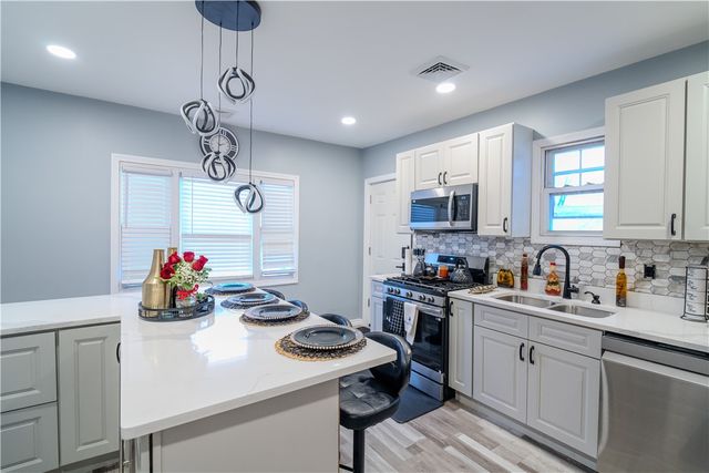 970 York Avenue, Pawtucket, RI 02861