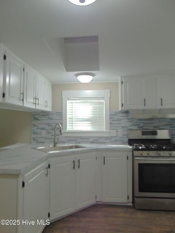 588 Luther Banks Road, Richlands, NC 28574