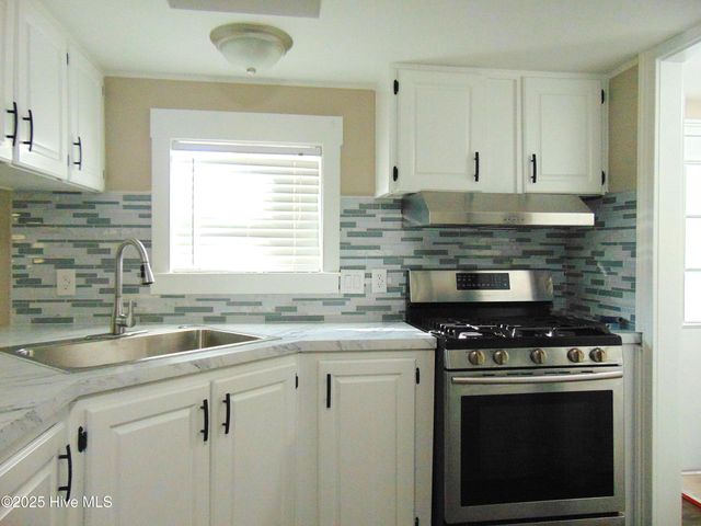 588 Luther Banks Road, Richlands, NC 28574
