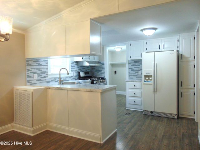 588 Luther Banks Road, Richlands, NC 28574