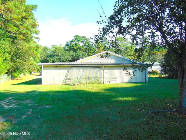 588 Luther Banks Road, Richlands, NC 28574