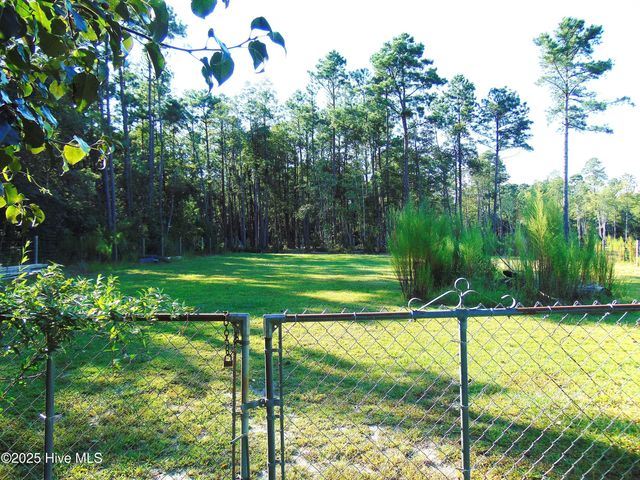 588 Luther Banks Road, Richlands, NC 28574