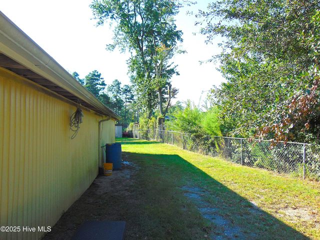 588 Luther Banks Road, Richlands, NC 28574