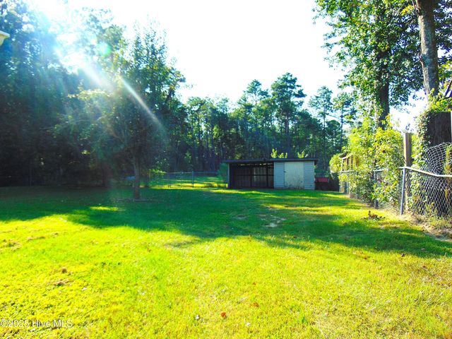 588 Luther Banks Road, Richlands, NC 28574