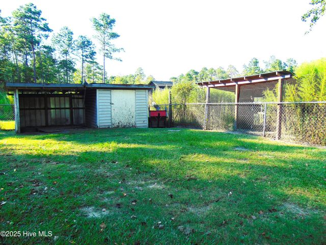 588 Luther Banks Road, Richlands, NC 28574