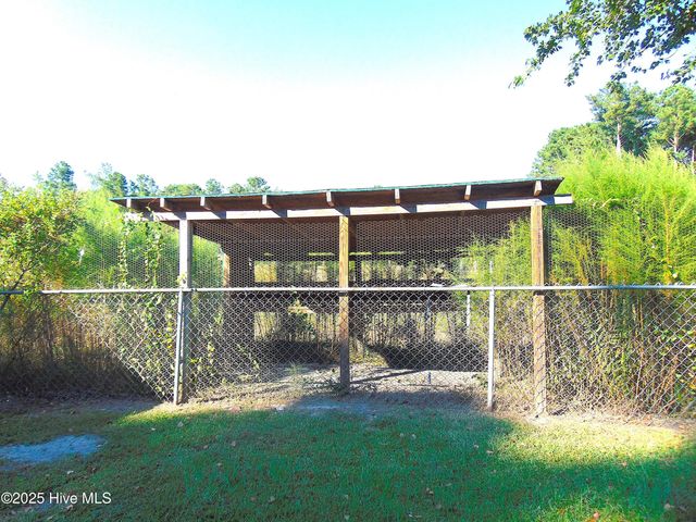 588 Luther Banks Road, Richlands, NC 28574