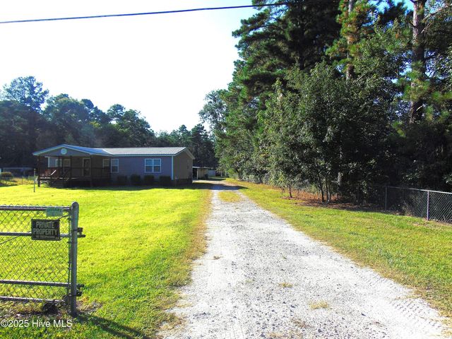 588 Luther Banks Road, Richlands, NC 28574