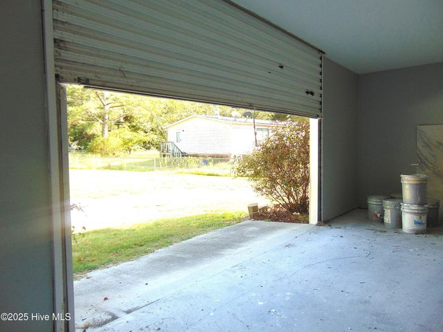 588 Luther Banks Road, Richlands, NC 28574
