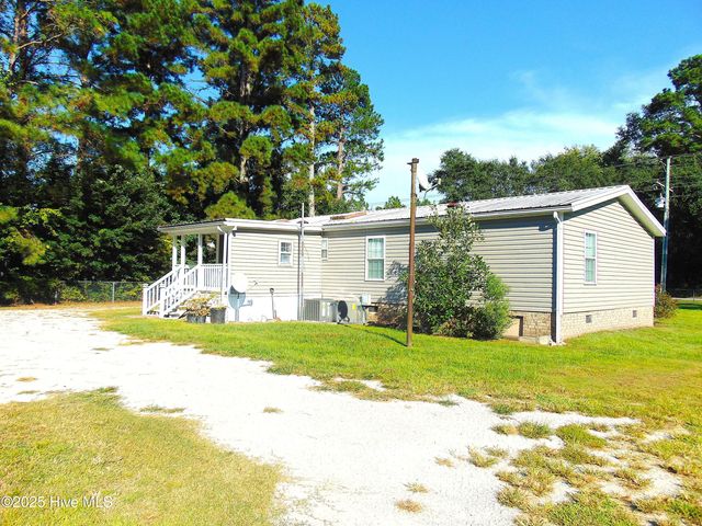 588 Luther Banks Road, Richlands, NC 28574