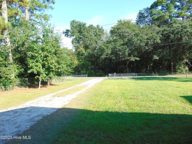 588 Luther Banks Road, Richlands, NC 28574