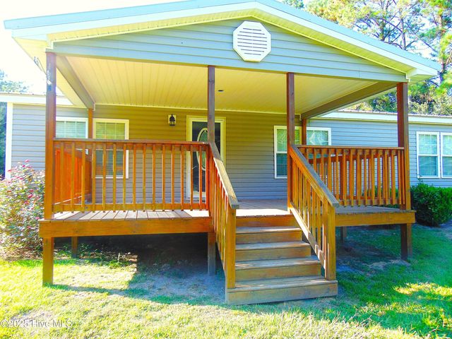 588 Luther Banks Road, Richlands, NC 28574