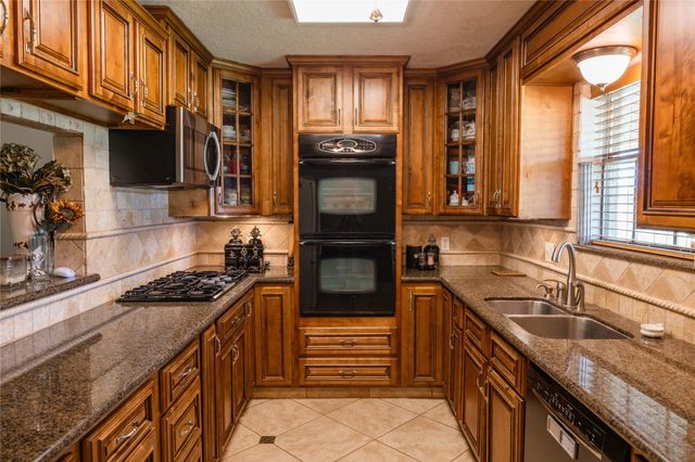 318 Peach Point, Jones Creek, TX 77541