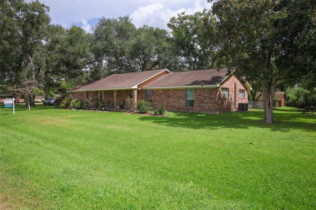 318 Peach Point, Jones Creek, TX 77541