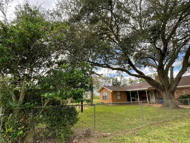 318 Peach Point, Jones Creek, TX 77541