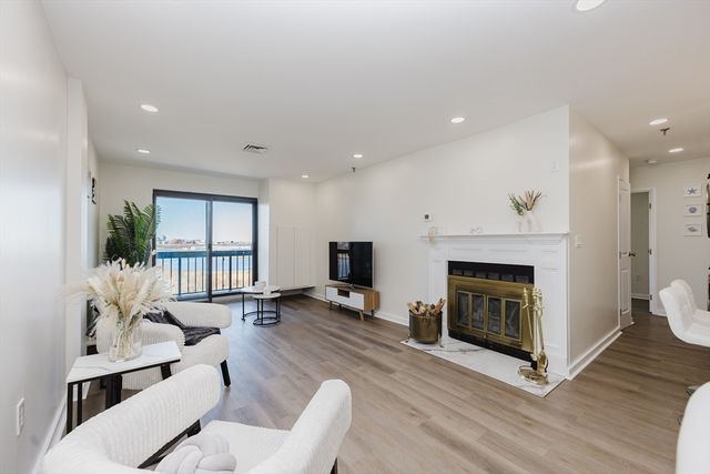 90 Quincy Shore Dr 803, Quincy, MA 02171