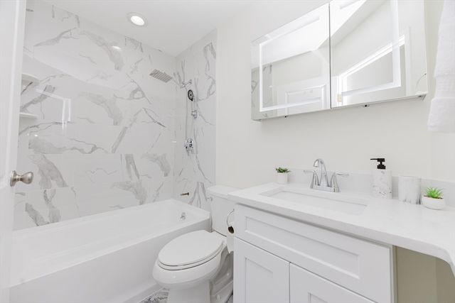 90 Quincy Shore Dr 803, Quincy, MA 02171